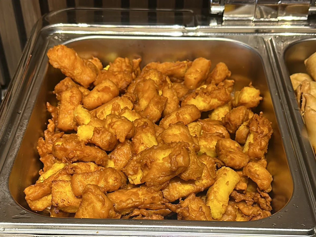 Paneer pakora served in a buffet chafing dish